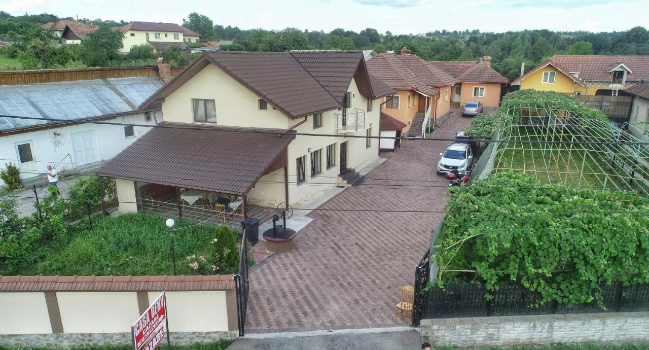 Pensiunea Casa Deny Novaci-Străini Εξωτερικό φωτογραφία